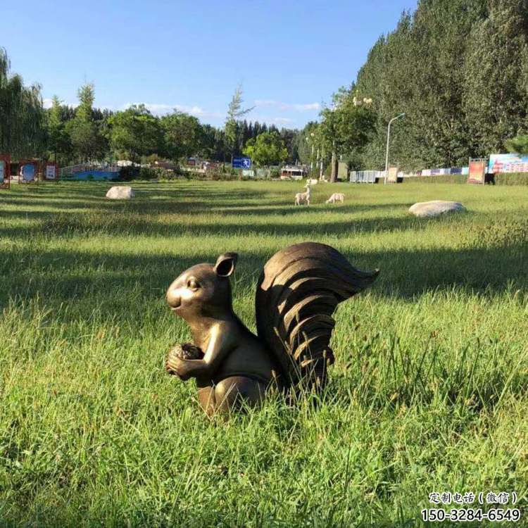 銅松鼠雕塑廠家，動物景觀擺件，仿古元素設計 (1)