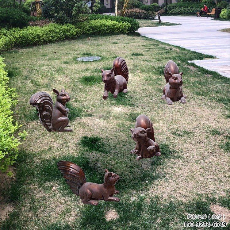 銅松鼠雕塑廠家，動物景觀擺件，仿古元素設計 (2)