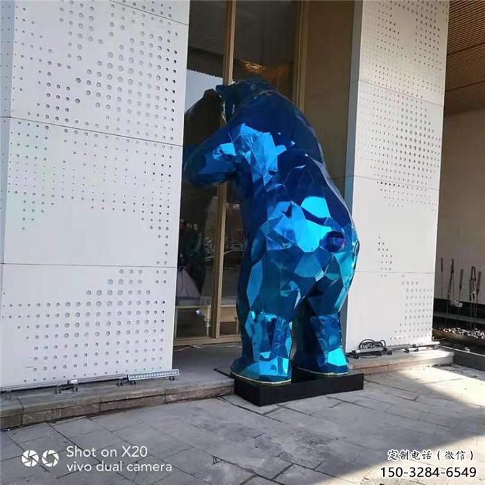 城市狗熊雕塑，網(wǎng)格體育雕塑，古銅效果