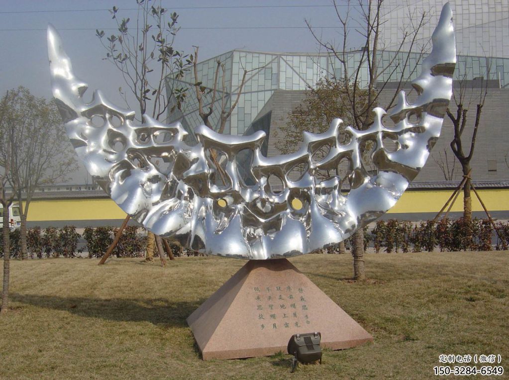操場月亮雕塑，鏤空景觀雕塑，噴砂制造