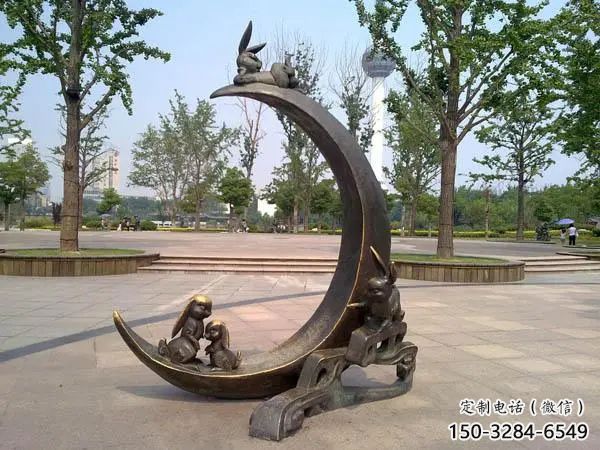 街道月亮雕塑，鍛造景觀雕塑，古銅效果