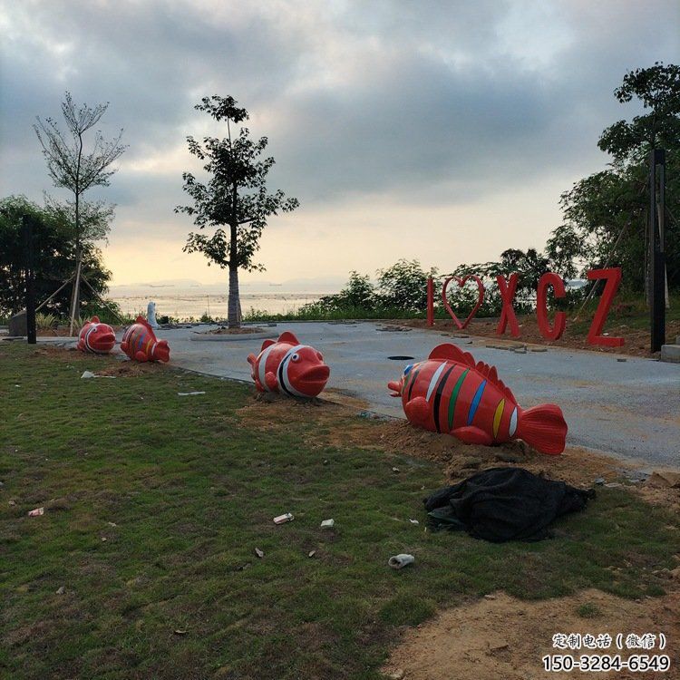 街道坐凳雕塑 現代景觀擺件 彩繪雕塑 街道坐凳雕塑 現代景觀擺件 彩繪雕塑