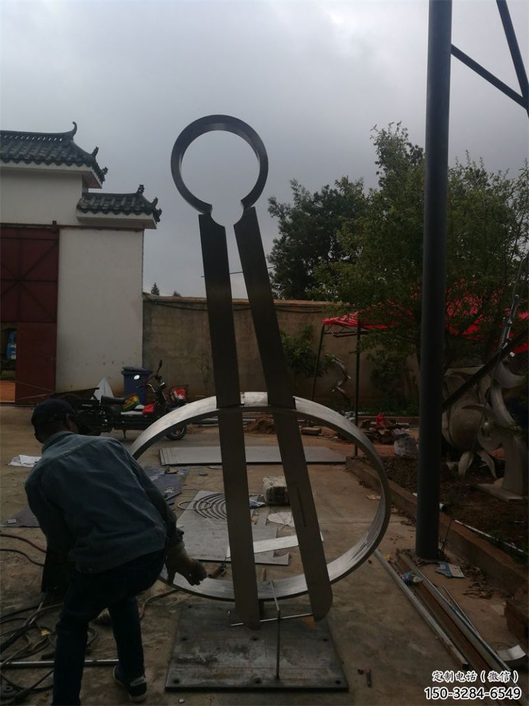 步行街圓規(guī)雕塑 游樂場景觀雕塑 鑄造標(biāo)識(shí)雕塑