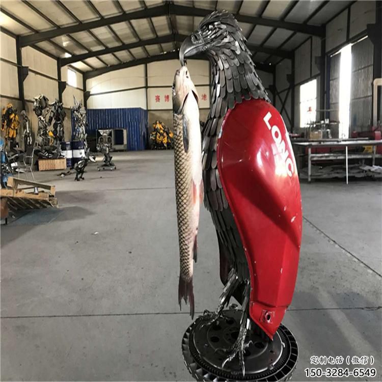 鐵藝機甲鳥釣魚雕塑 鐵藝機甲鳥釣魚雕塑