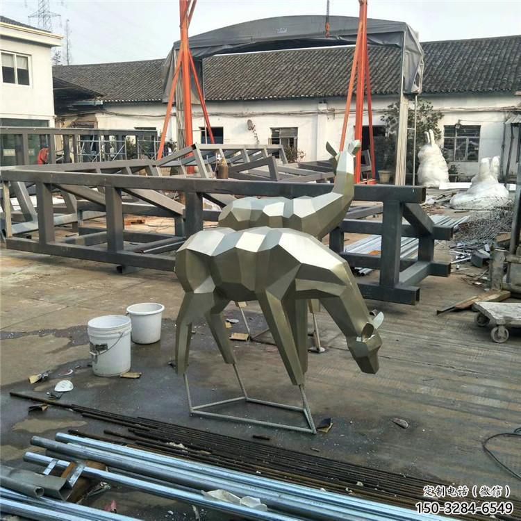展示小鹿雕塑定制,小區雕塑,切面小鹿雕塑提供 展示小鹿雕塑定制,小區雕塑,切面小鹿雕塑提供