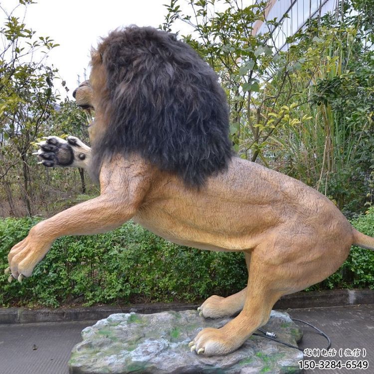 園林獅子雕塑,立體仿真效果,玻璃鋼彩繪動物雕塑 園林獅子雕塑,立體仿真效果,玻璃鋼彩繪動物雕塑