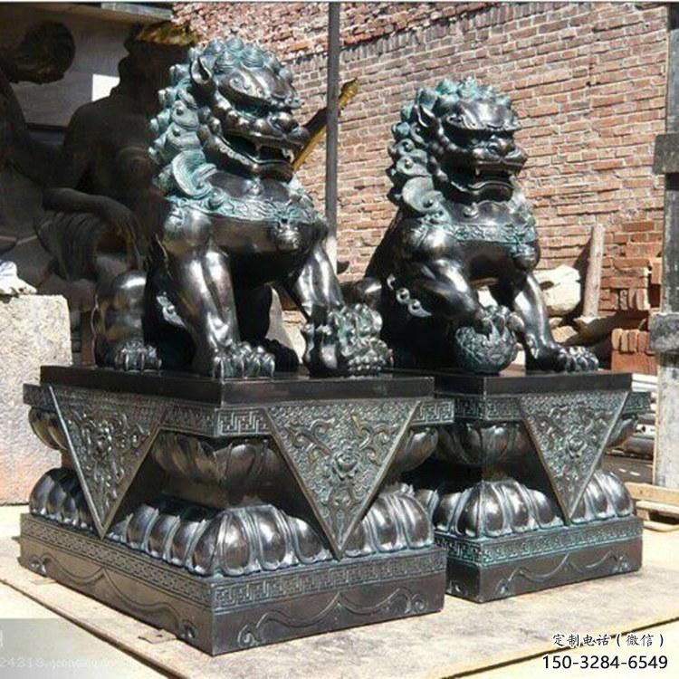 青銅獅子雕塑供應，城區小品，戶外蹲獅雕塑制造商