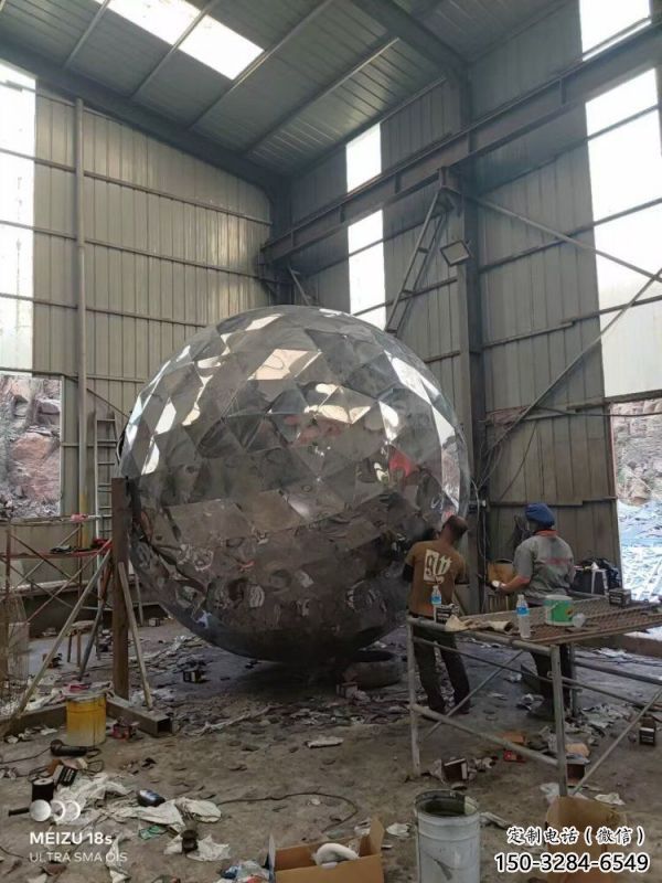鏡面球雕塑廠家，公園小品，不銹鋼球雕塑訂做