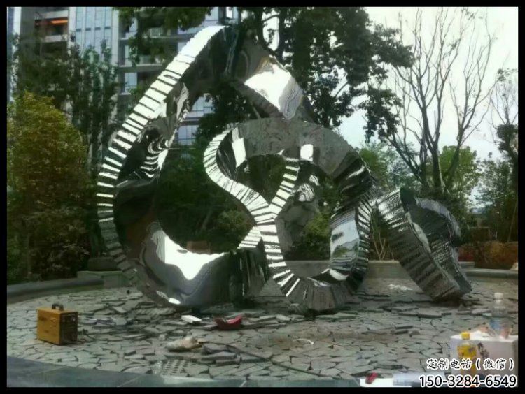 大型飄帶雕塑