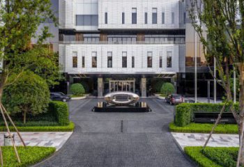 大型方孔球雕塑廠家，花園小品，不銹鋼方孔球雕塑常用