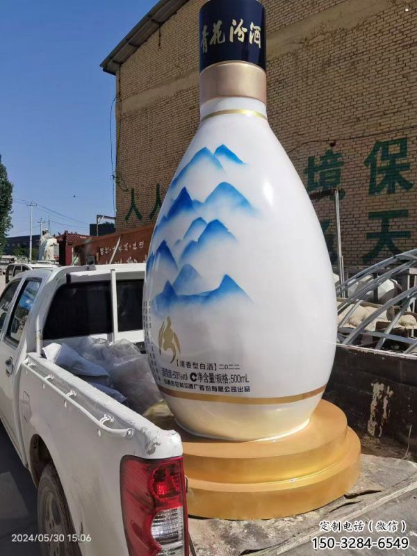 洋酒瓶雕塑定價，街頭雕塑，玻璃鋼洋酒瓶雕塑制作