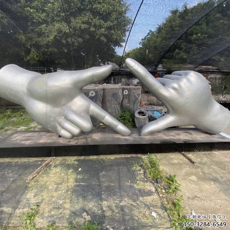 剪刀手雕塑定價，拉絲工藝，不銹鋼剪刀手雕塑制作廠家