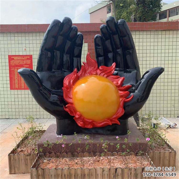 火球雕塑展品，花園小品，玻璃鋼手托火球雕塑優選