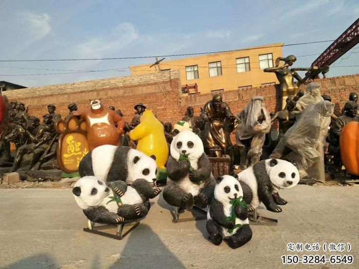 金屬熊貓雕塑制作,陸地擺件,仿真熊貓雕塑制造商 金屬熊貓雕塑制作,陸地擺件,仿真熊貓雕塑制造商