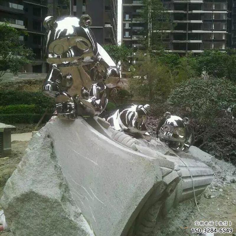 熊貓雕塑擺件優(yōu)選，陸地?cái)[件，園林不銹鋼熊貓雕塑供應(yīng)