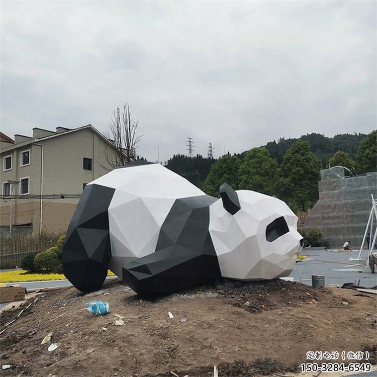 鍛鋼熊貓雕塑選用，小區擺件，大型切面熊貓雕塑公司