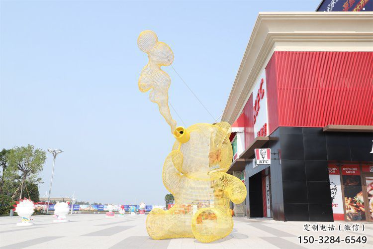大型熊貓雕塑制作，花園小品，鏤空熊貓雕塑廠家