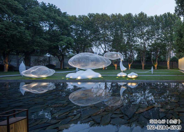 云朵雕塑供應(yīng)，花園小品，戶外鏤空云朵雕塑展品