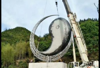 大型月亮雕塑，鍍銅景觀雕塑，鏡面工藝