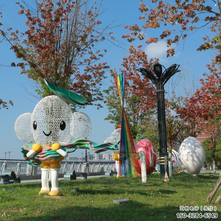 麗江戶外鏤空卡通雕塑供應，花園小品，鐵藝卡通雕塑展品
