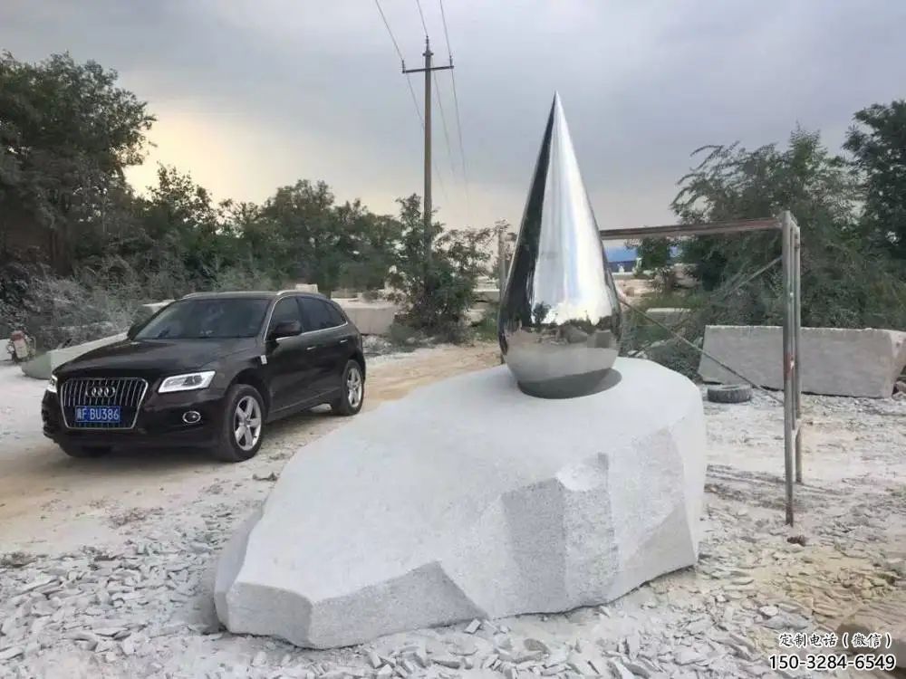 大型鏡面不銹鋼水珠雕塑實景安裝 大型鏡面不銹鋼水珠雕塑實景安裝