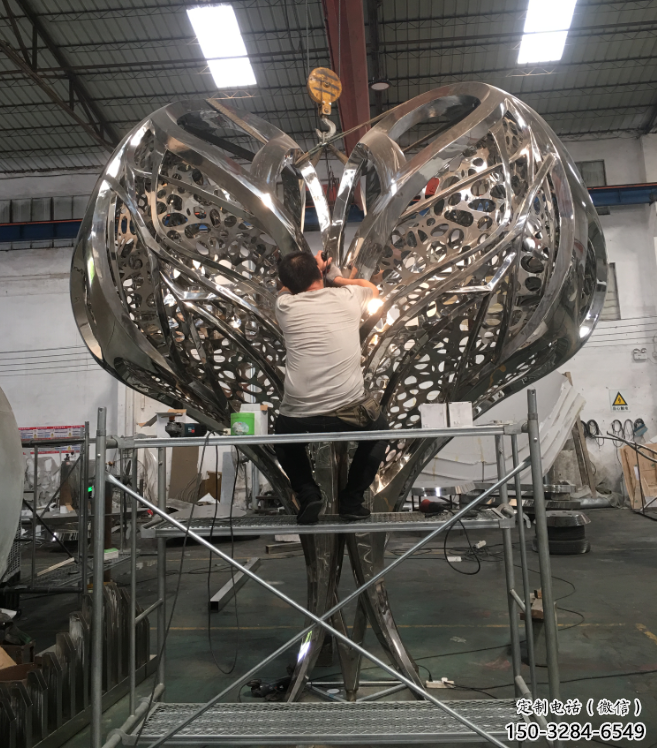 大型戶外心形雕塑生產制作現場 大型戶外心形雕塑生產制作現場